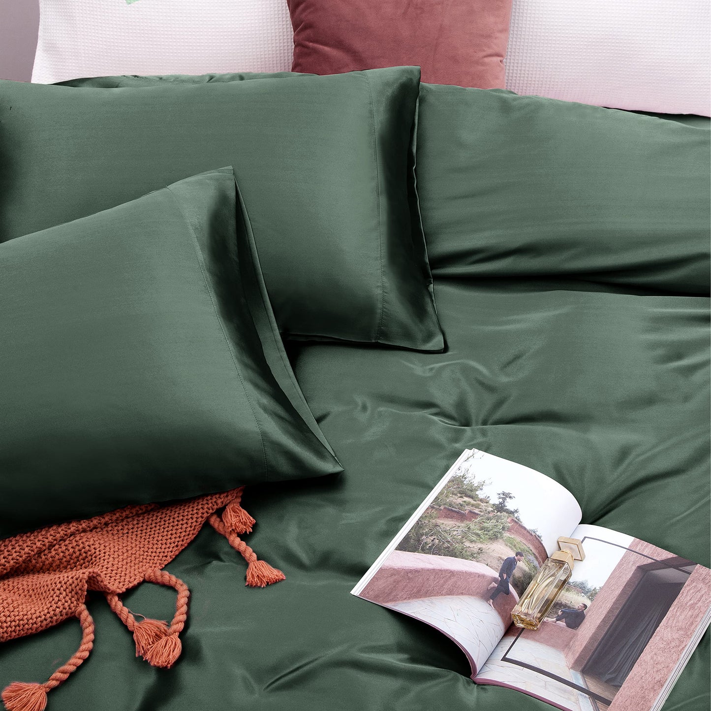 Vonty Satin Sheets Twin Silky Soft Satin Bed Sheets Forest Green Sheet Set, 1 Deep Pocket Fitted Sheet + 1 Flat Sheet + 1 Pillowcase