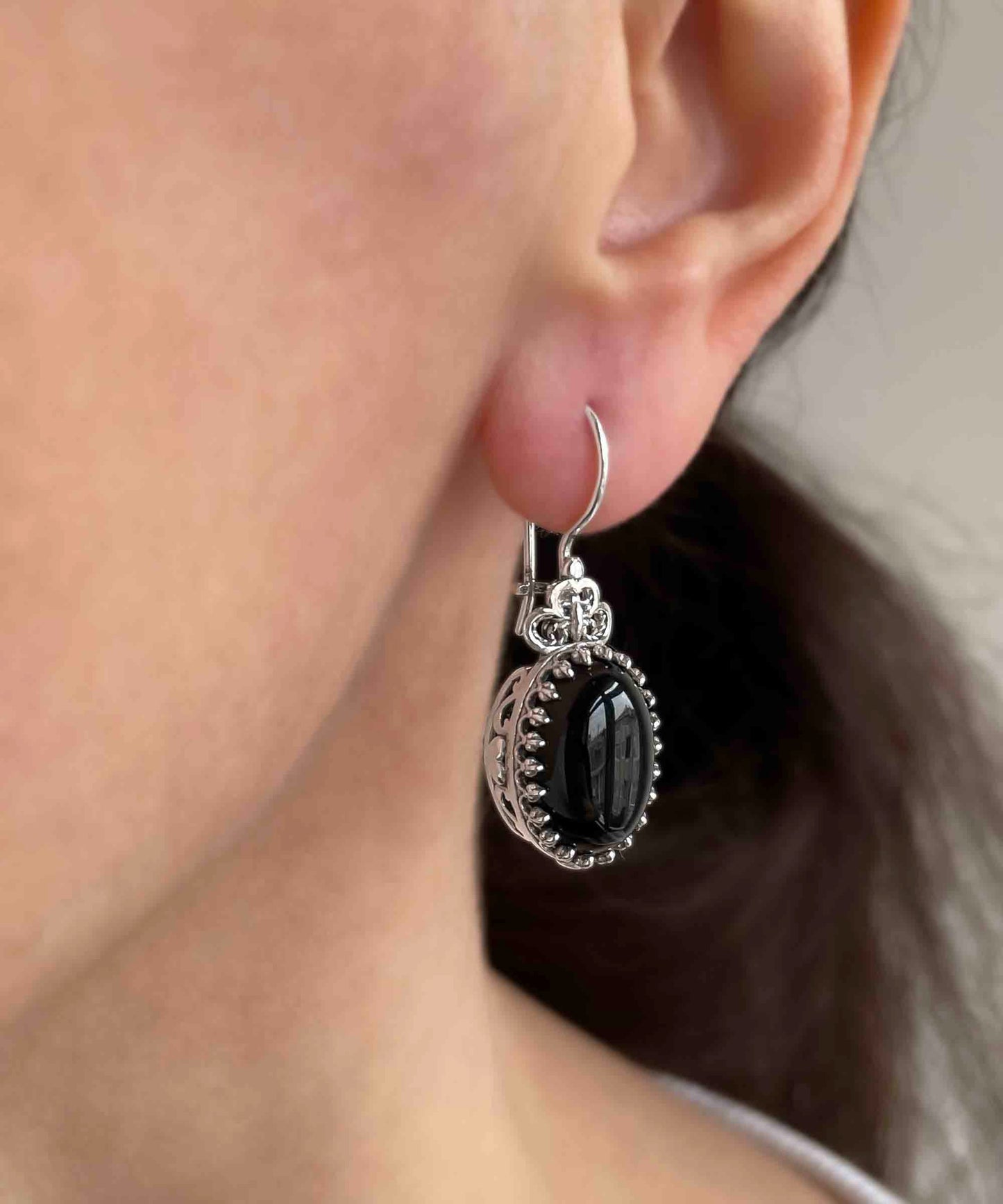 Filigree Art Black Onyx Gemstone Heart Detailed Women Silver Oval Drop