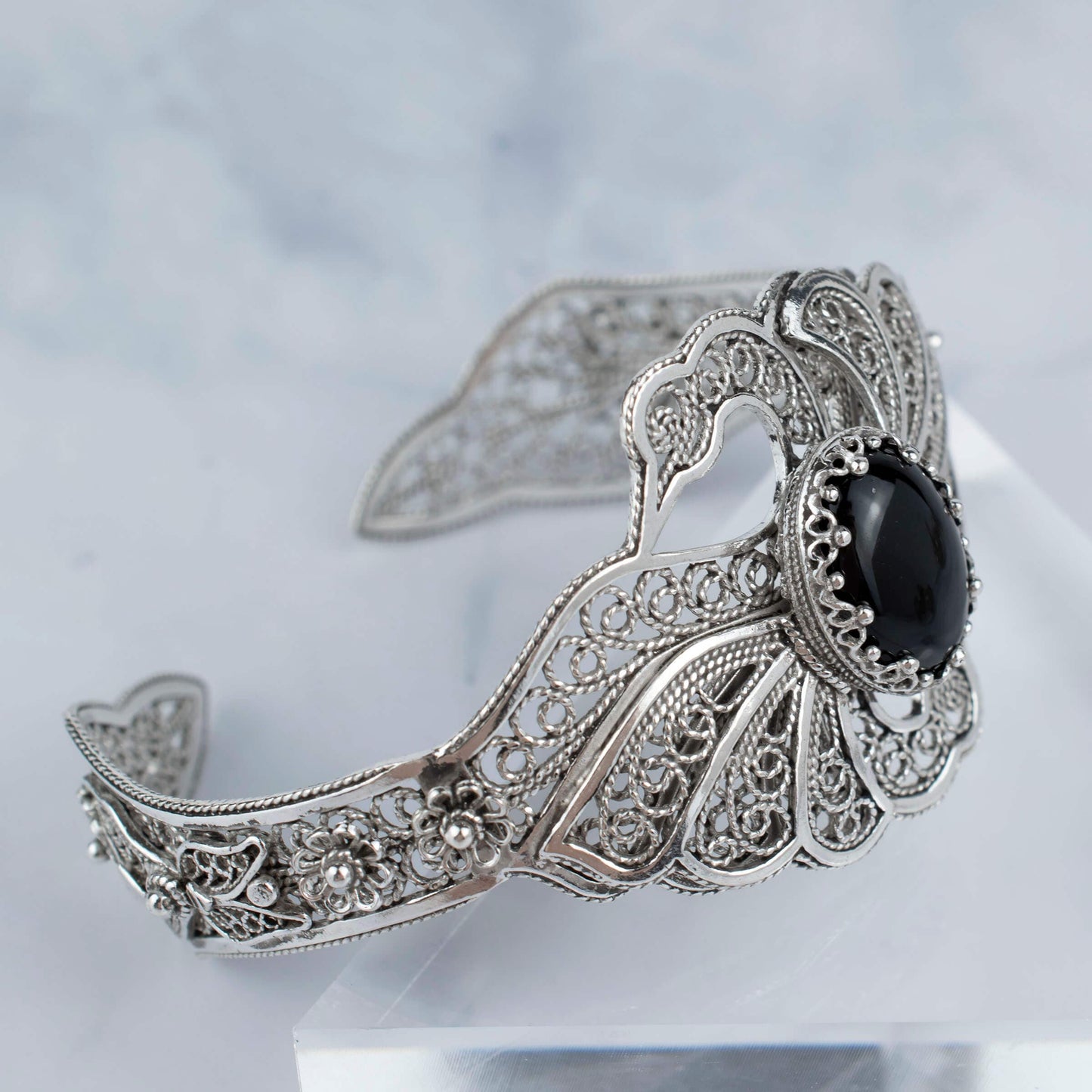 Filigree Art Black Onyx Gemstone Double Swan Figured Women Silver Cuff