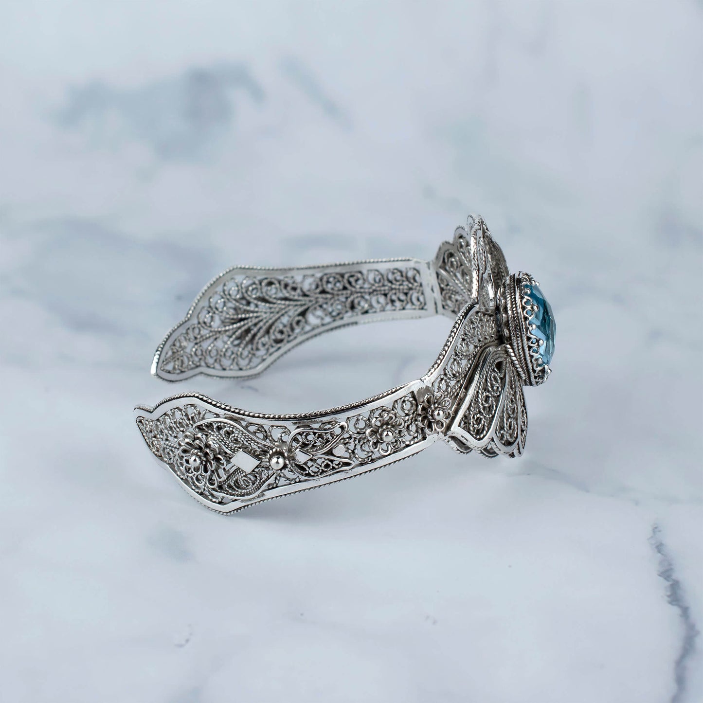 Filigree Art Blue Topaz Gemstone Double Swan Figured Women Silver Cuff
