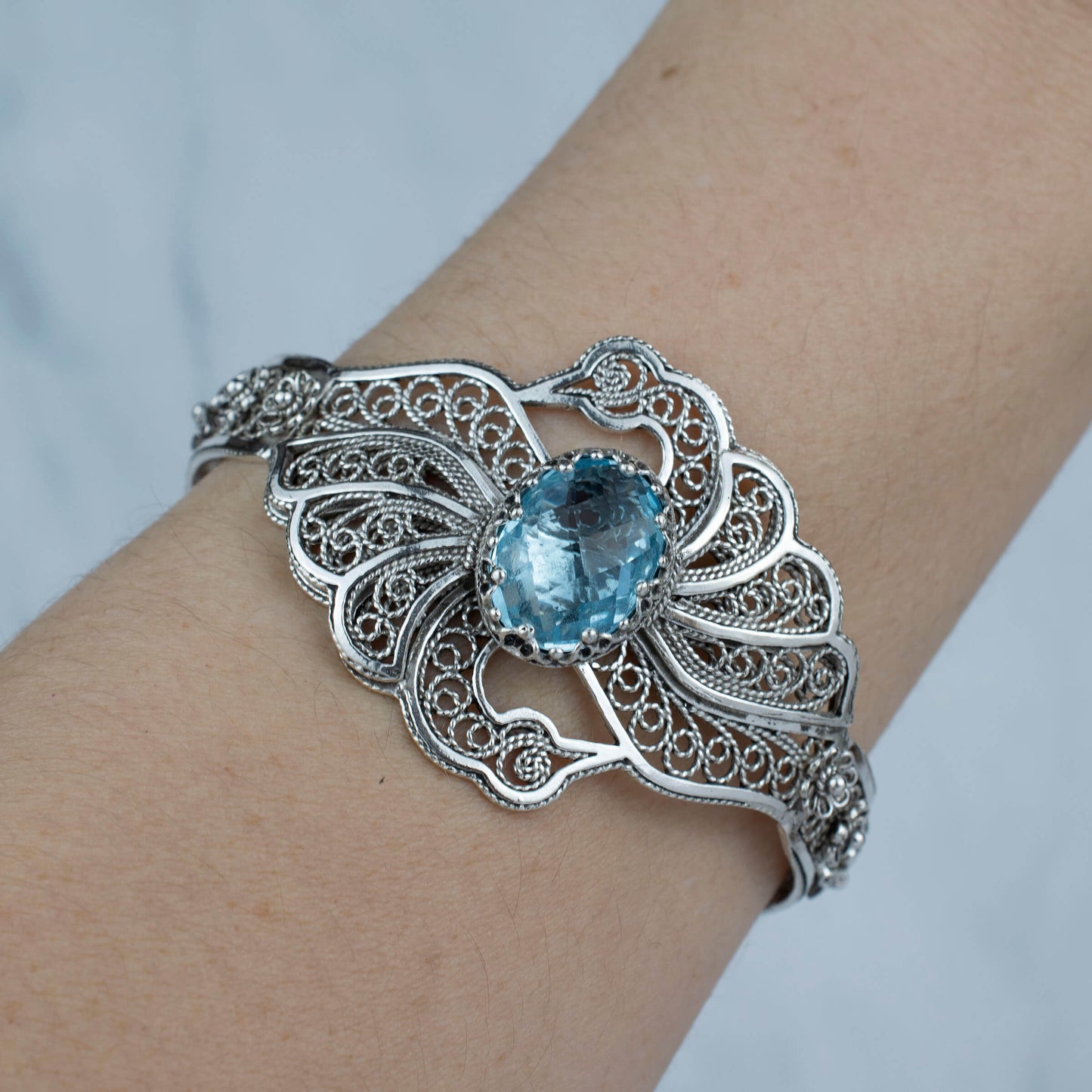 Filigree Art Blue Topaz Gemstone Double Swan Figured Women Silver Cuff