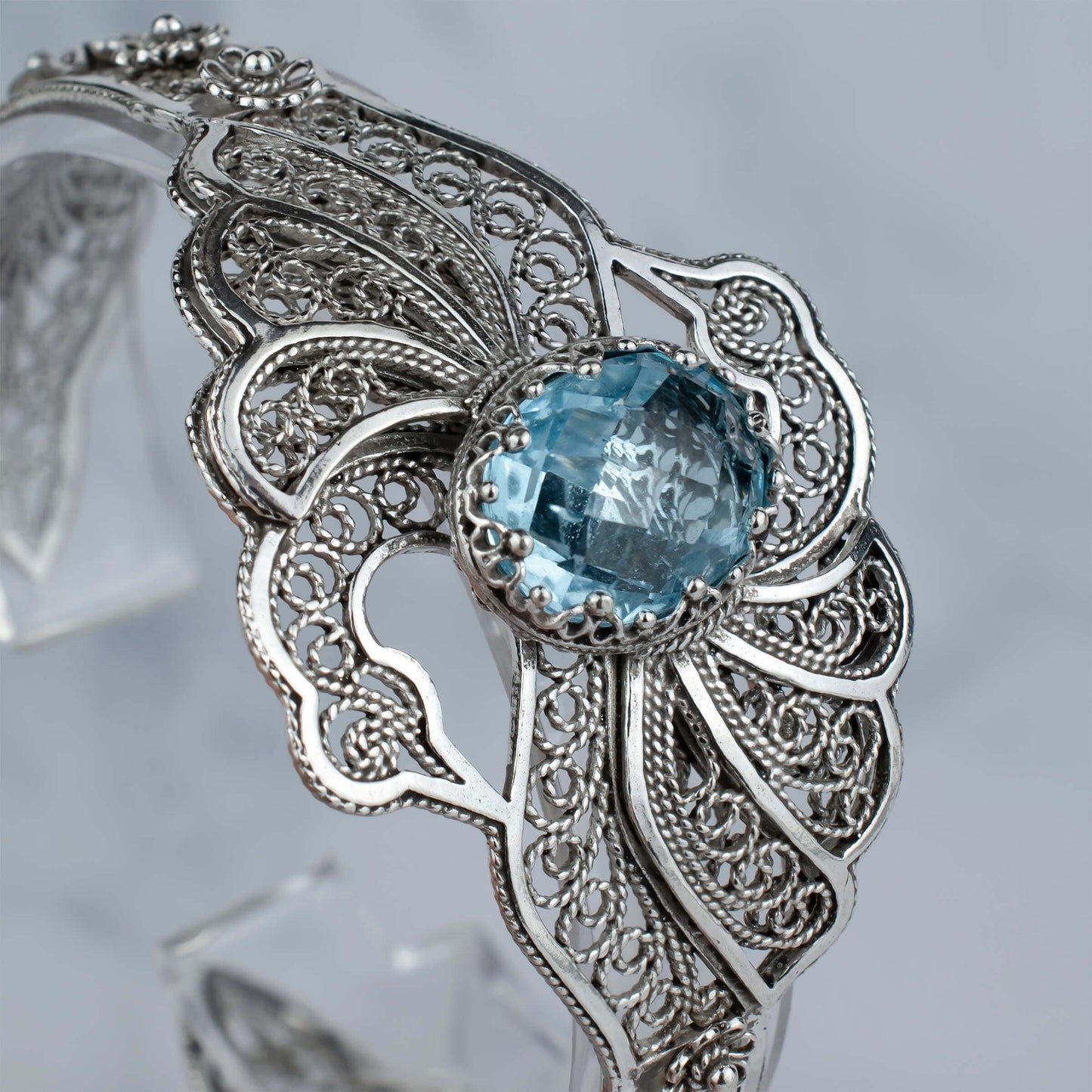 Filigree Art Blue Topaz Gemstone Double Swan Figured Women Silver Cuff